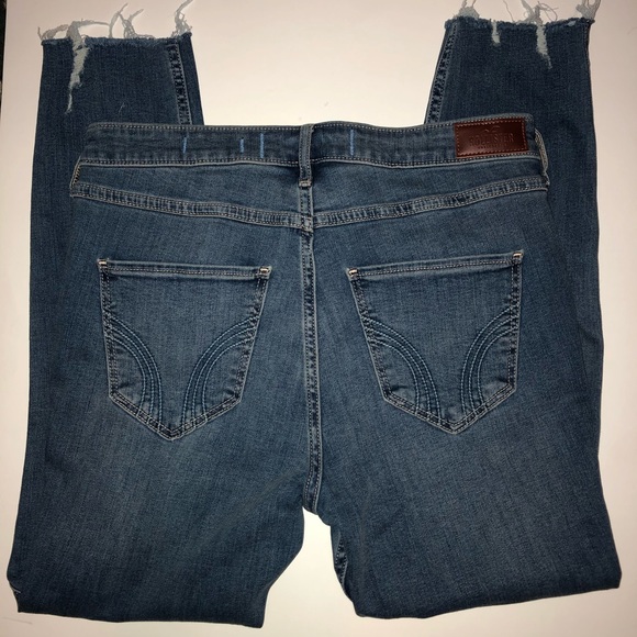 HOLLISTER LIGHT BLUE RIPPED JEANS CROP - Picture 2 of 4